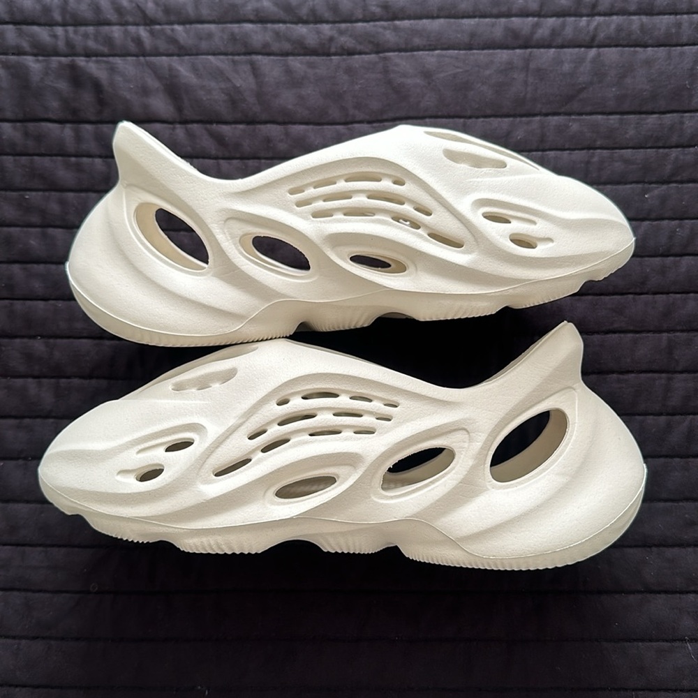 Yeezy foam runner SAND - Picture 1 of 7